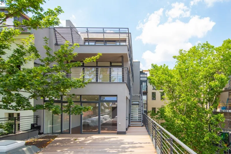 2-Zi-Penthouse-Whg mit großer Terrasse bodentiefen Fenstern EBK u. Aufzug — photo 1